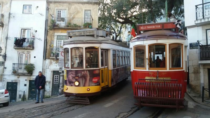 Közép-Portugália Kincsei Lisszaboni Városnézéssel