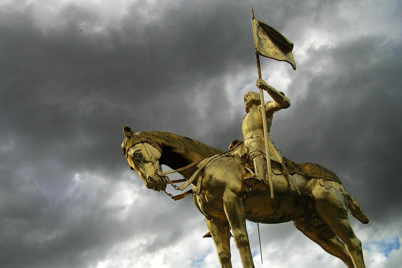 A Legszebb Loire-völgyi Kastélyok és Párizs Fényei Normandiai Kitérővel