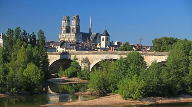 A Legszebb Loire-völgyi Kastélyok és Párizs Fényei Normandiai Kitérővel