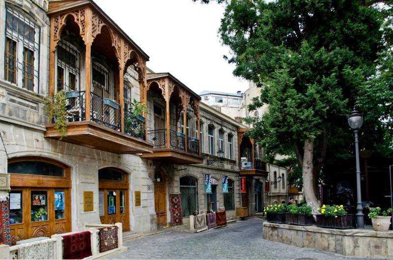 Baku, A kaszpi Dubai és Azerbajdzsán Legszebb Tájai körutazás