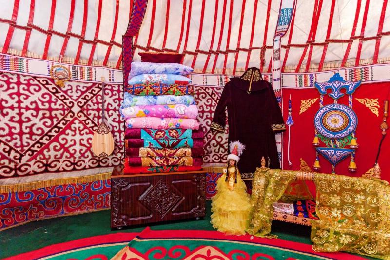 Kazahsztán és Kirgizisztán Turán és A Tien-san Földje