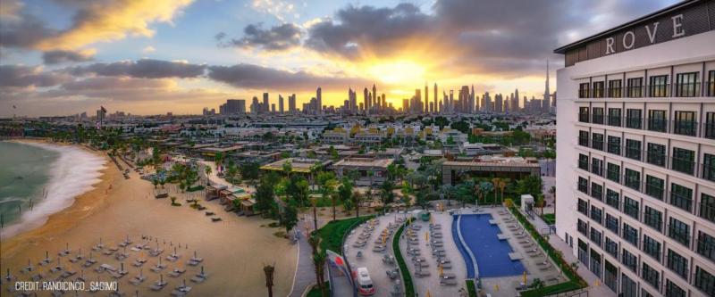 Dubai utazás Rove La Mer Beach