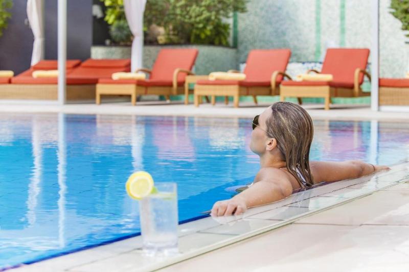 Dubai utazás Novotel World Trade