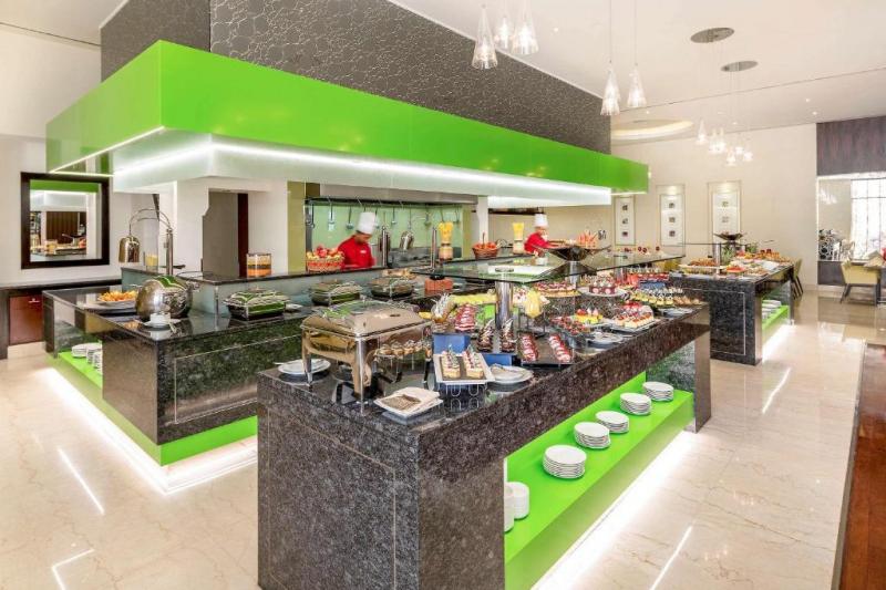 Dubai utazás Novotel World Trade