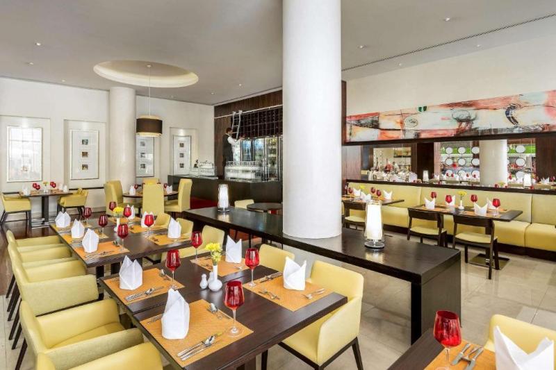 Dubai utazás Novotel World Trade