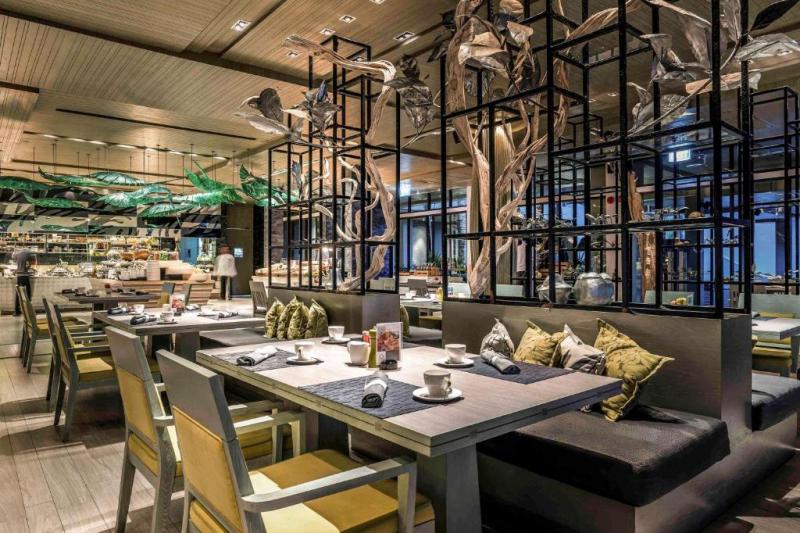 Phuket utazás Pullman Phuket Arcadia Naithon Beach