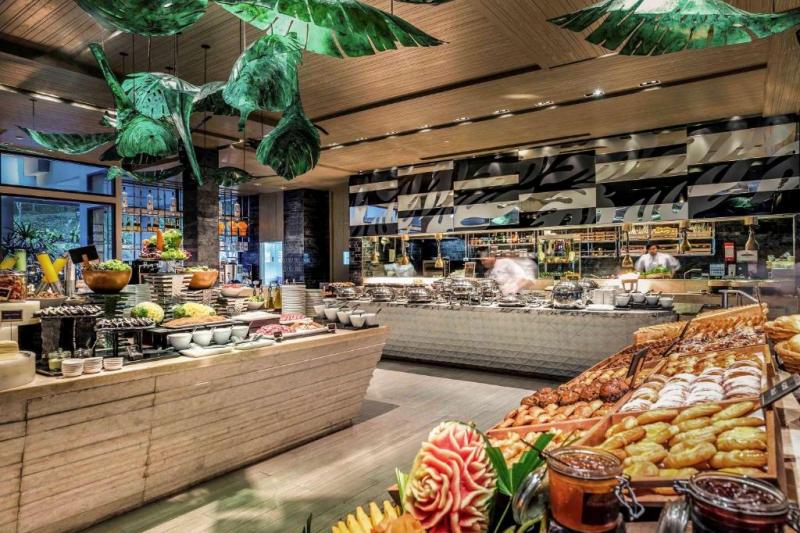 Phuket utazás Pullman Phuket Arcadia Naithon Beach