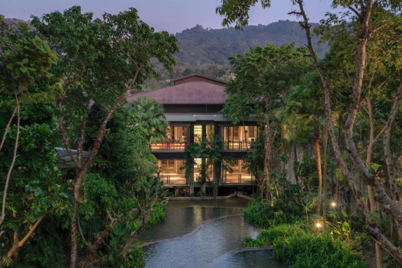 Phuket utazás Pullman Phuket Arcadia Naithon Beach