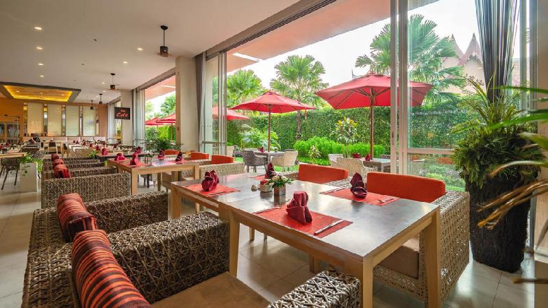 Phuket utazás Ramada By Wyndham Phuket Deevana Patong