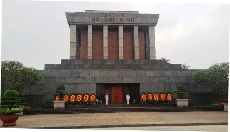 Szilveszter a Halong-öbölben