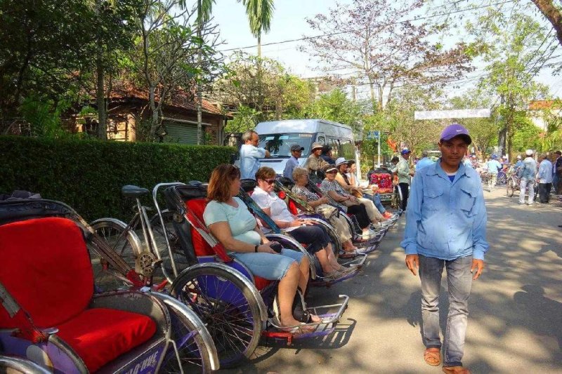 Szilveszter a Halong-öbölben