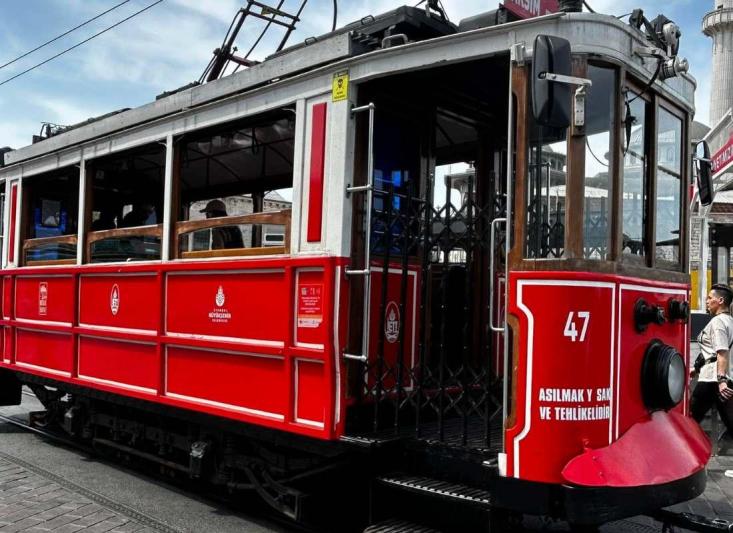 Isztambul és a Boszporusz a Nemzetközi Tulipánfesztivál idején