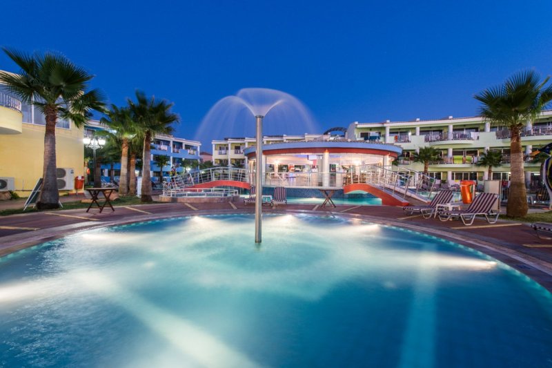 Zakynthos utazás Caretta Beach Resort & Waterpark