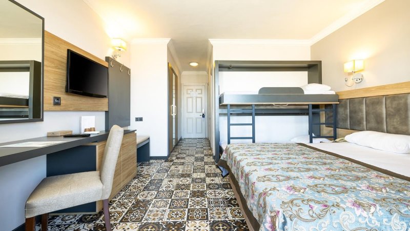 Kemer utazás Crystal Aura Beach Resort and Spa