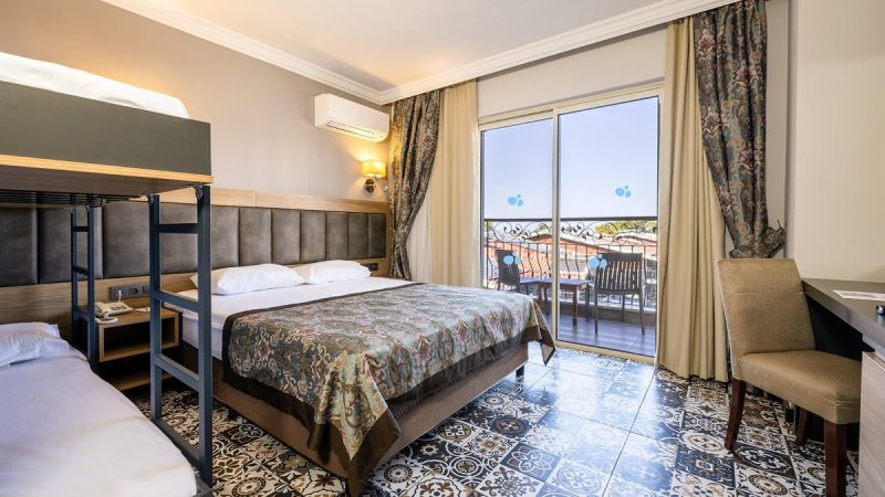 Kemer utazás Crystal Aura Beach Resort and Spa