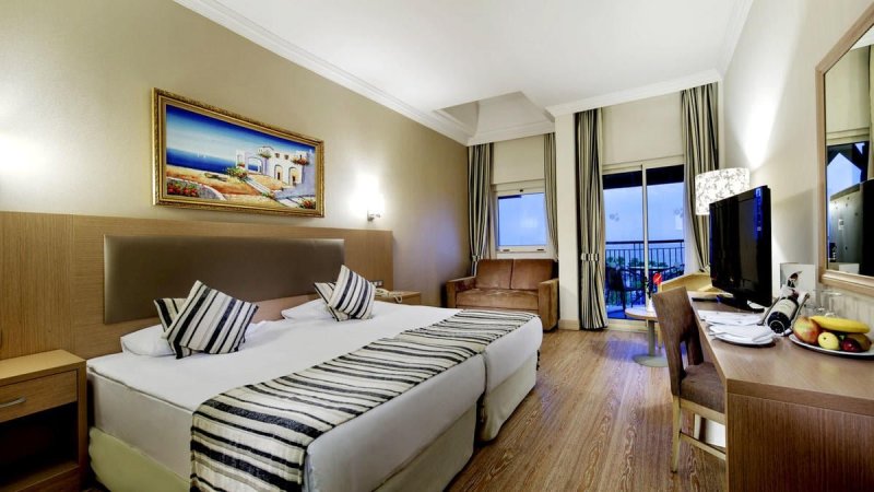 Crystal Tat Beach Belek