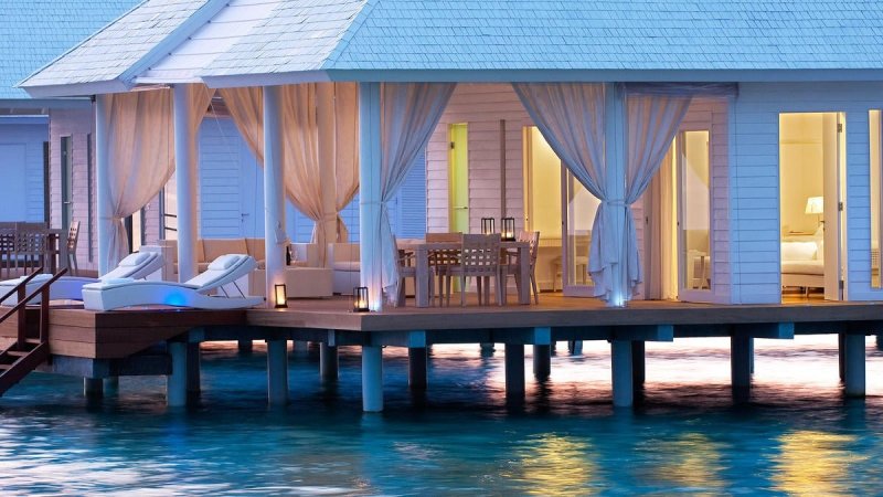 Maldív-szigetek utazás Diamonds Athuruga Island Resort