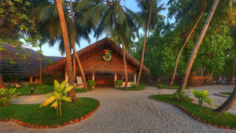 Maldív-szigetek utazás Fihalhohi Island Resort