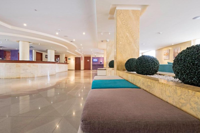 Mallorca El Arenal utazás Hotel Azuline Bahamas