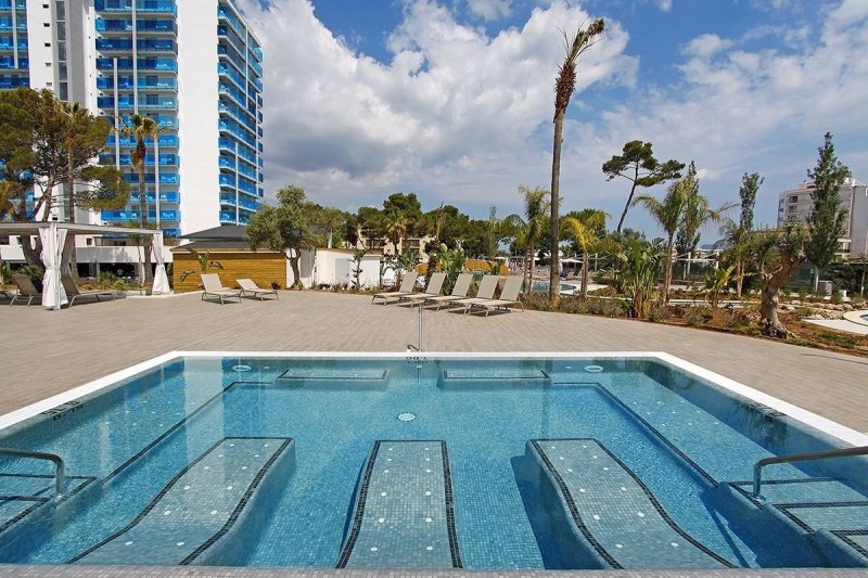 Mallorca Can Picafort utazás Hotel BG Tonga Design & Suites Tower