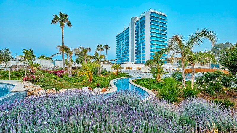 Mallorca Can Picafort utazás Hotel BG Tonga Design & Suites Tower