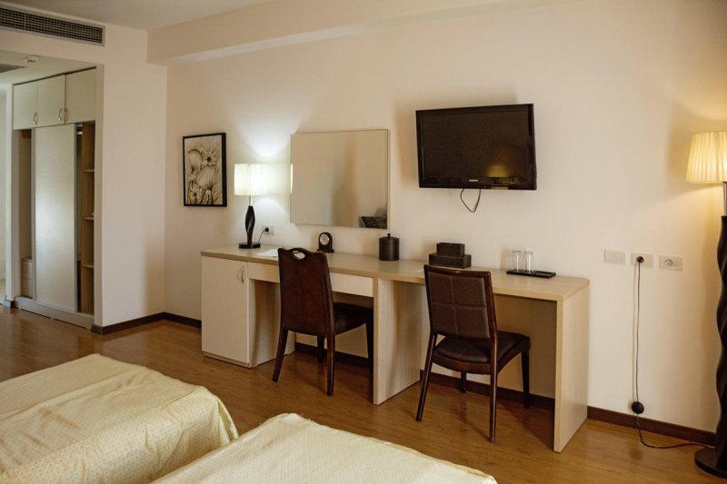 Durres utazás Hotel Bleart