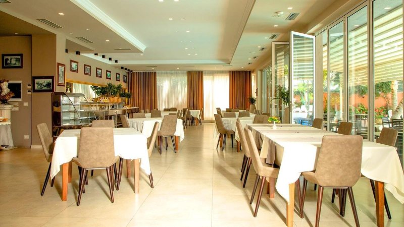 Hotel Dyrrah Albánia