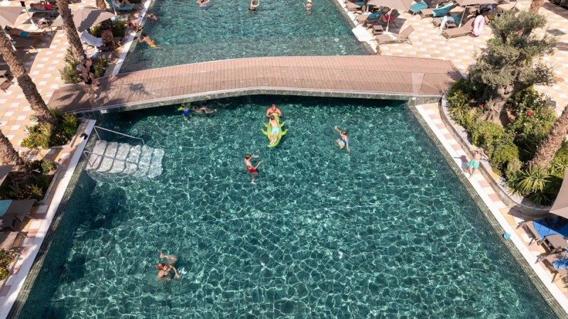 Durres Golem utazás Hotel Fafa Aqua Palace