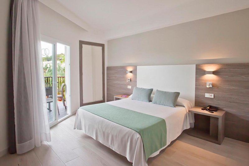 Mallorca Palma Nova utazás Hotel Fergus Bermudas