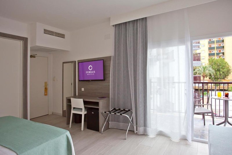 Mallorca Palma Nova utazás Hotel Fergus Bermudas