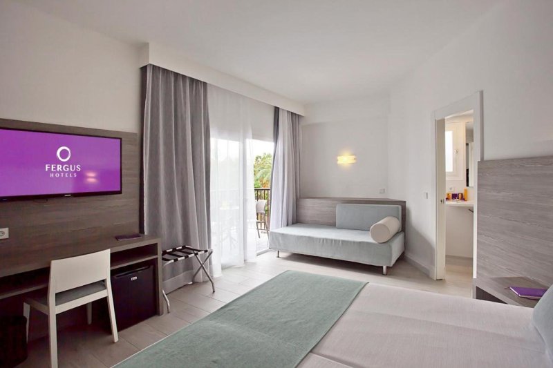 Mallorca Palma Nova utazás Hotel Fergus Bermudas