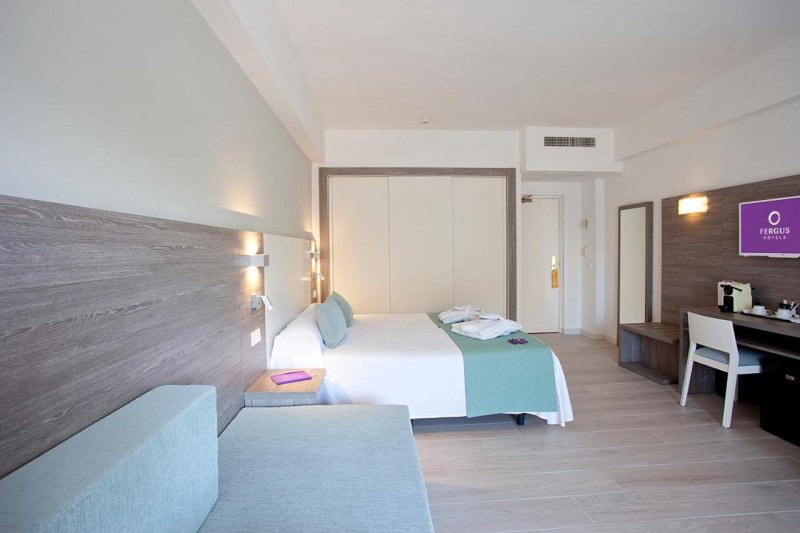 Mallorca Palma Nova utazás Hotel Fergus Bermudas