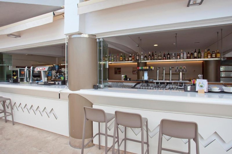 Mallorca Palma Nova utazás Hotel Fergus Bermudas