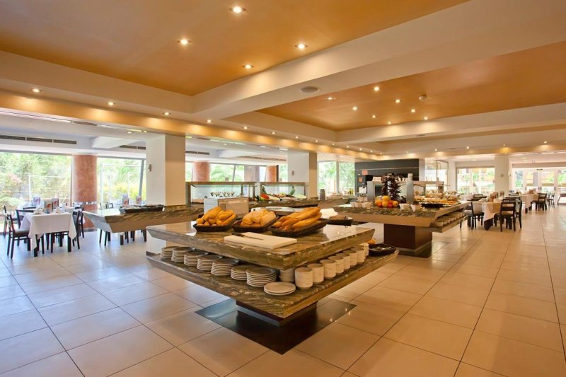 Mallorca Palma Nova utazás Hotel Fergus Bermudas