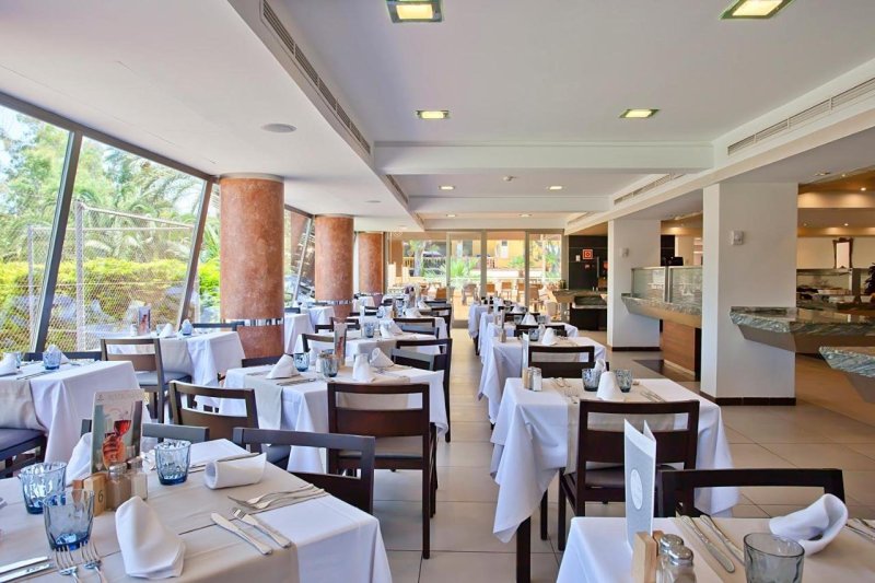 Mallorca Palma Nova utazás Hotel Fergus Bermudas