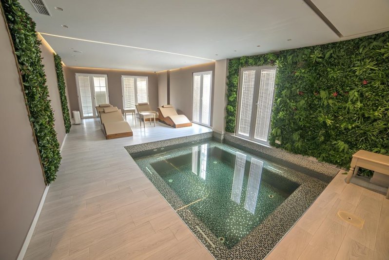 Durres utazás Hotel Flower & Spa