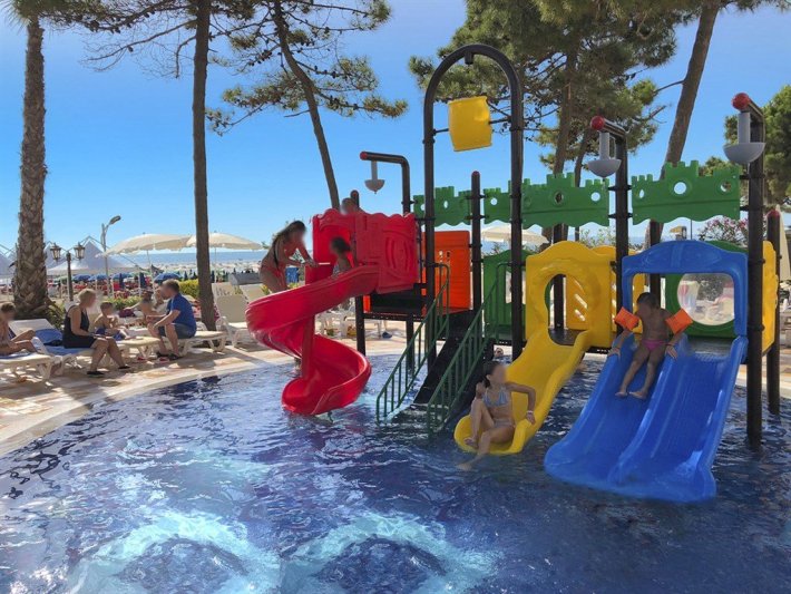 Albánia utazás Hotel Grand Blue Fafa