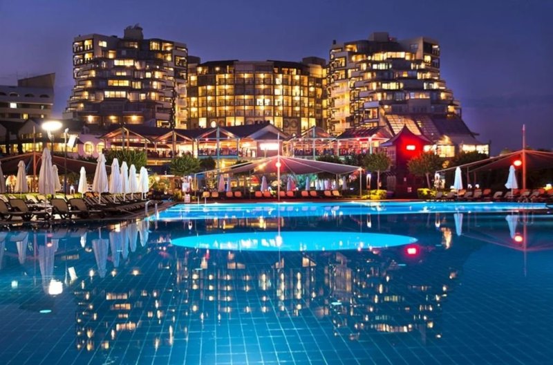 Antalya utazás Hotel Limak Lara De Luxe Resort