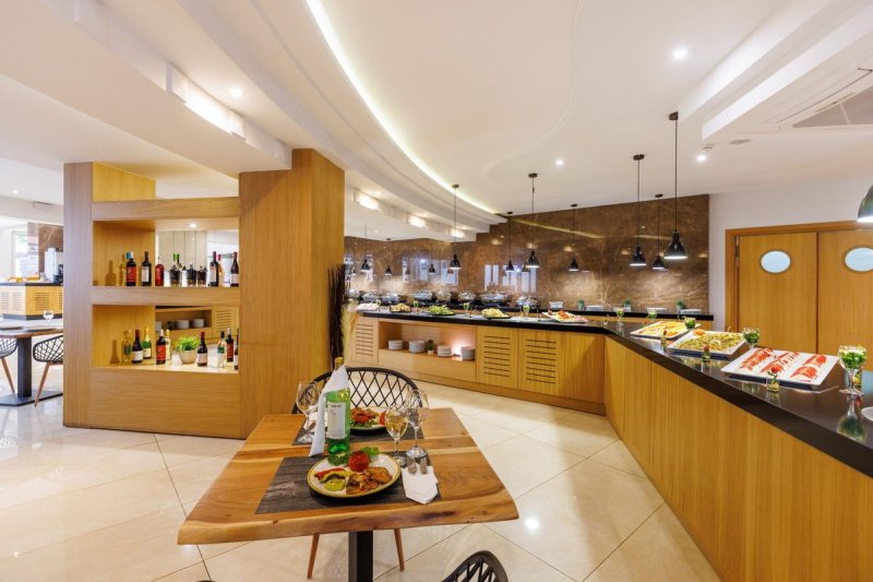 Kréta Malia utazás Hotel Malia Bay Beach Hotel & Bungalows