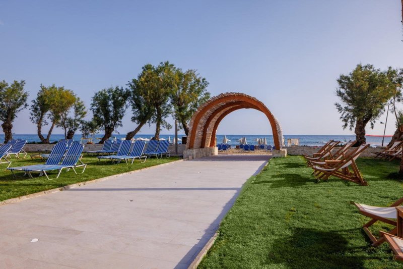 Kréta Malia utazás Hotel Malia Bay Beach Hotel & Bungalows