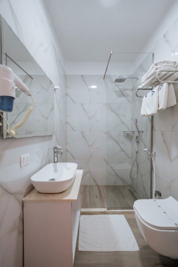 Albánia utazás Hotel New Akileda