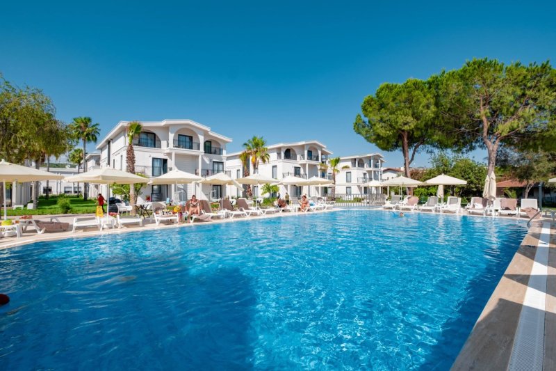 La Benata Hotel Side