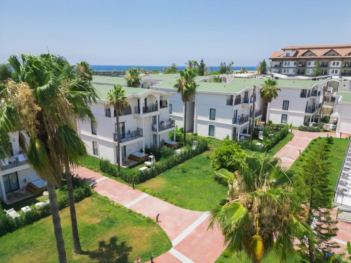La Benata Hotel Side