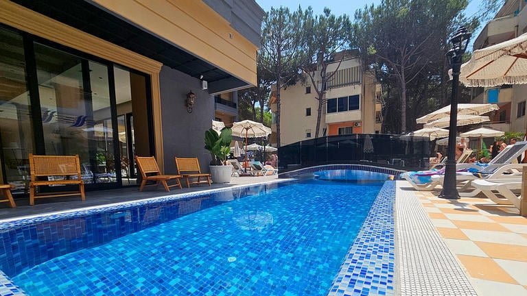 Durres utazás Sun By Fafa Hotel