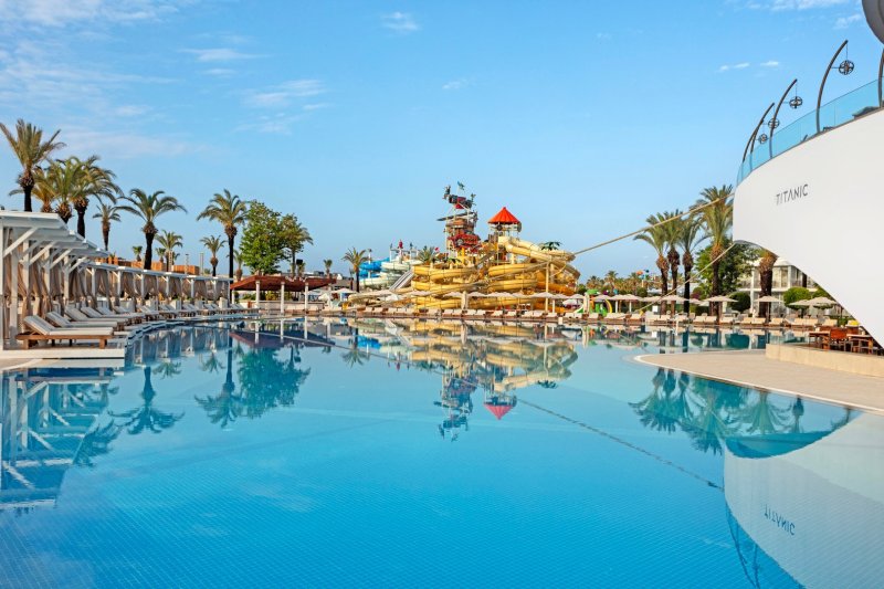 Antalya utazás Titanic Deluxe Lara