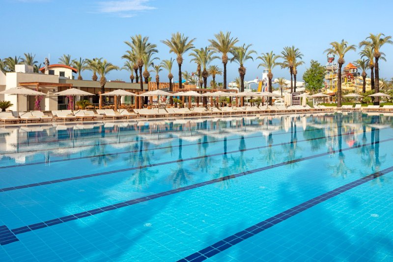 Antalya utazás Titanic Deluxe Lara