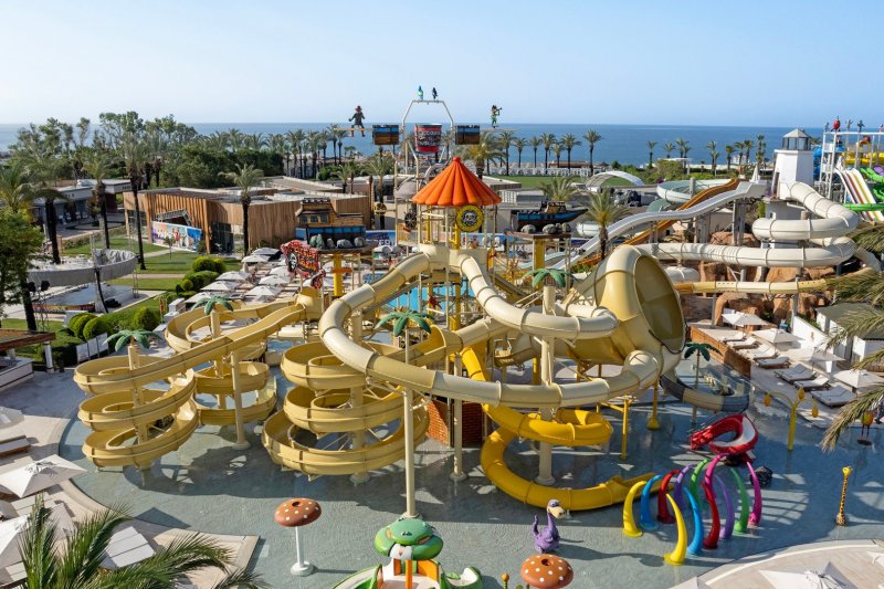 Antalya utazás Titanic Deluxe Lara