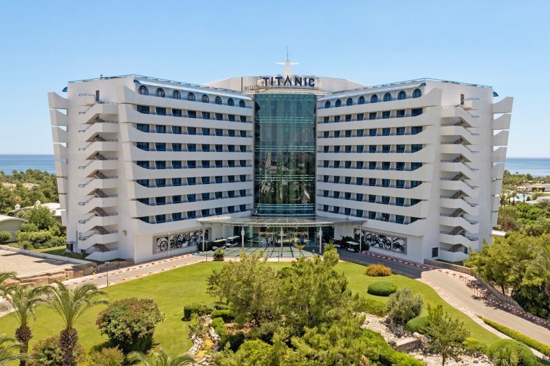 Antalya utazás Titanic Deluxe Lara