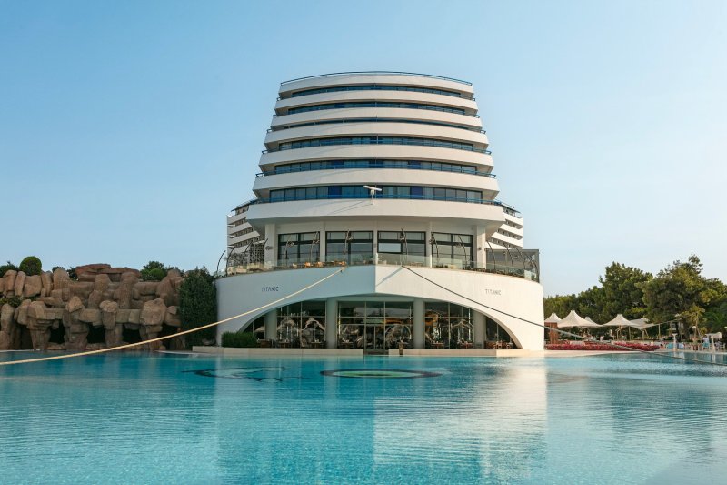 Antalya utazás Titanic Deluxe Lara