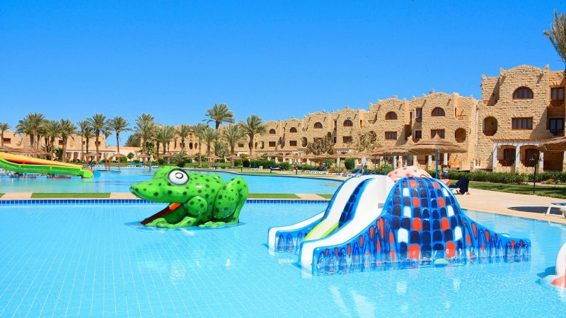 Hurghada utazás Hotel Royal Lagoons Resort & Aquapark
